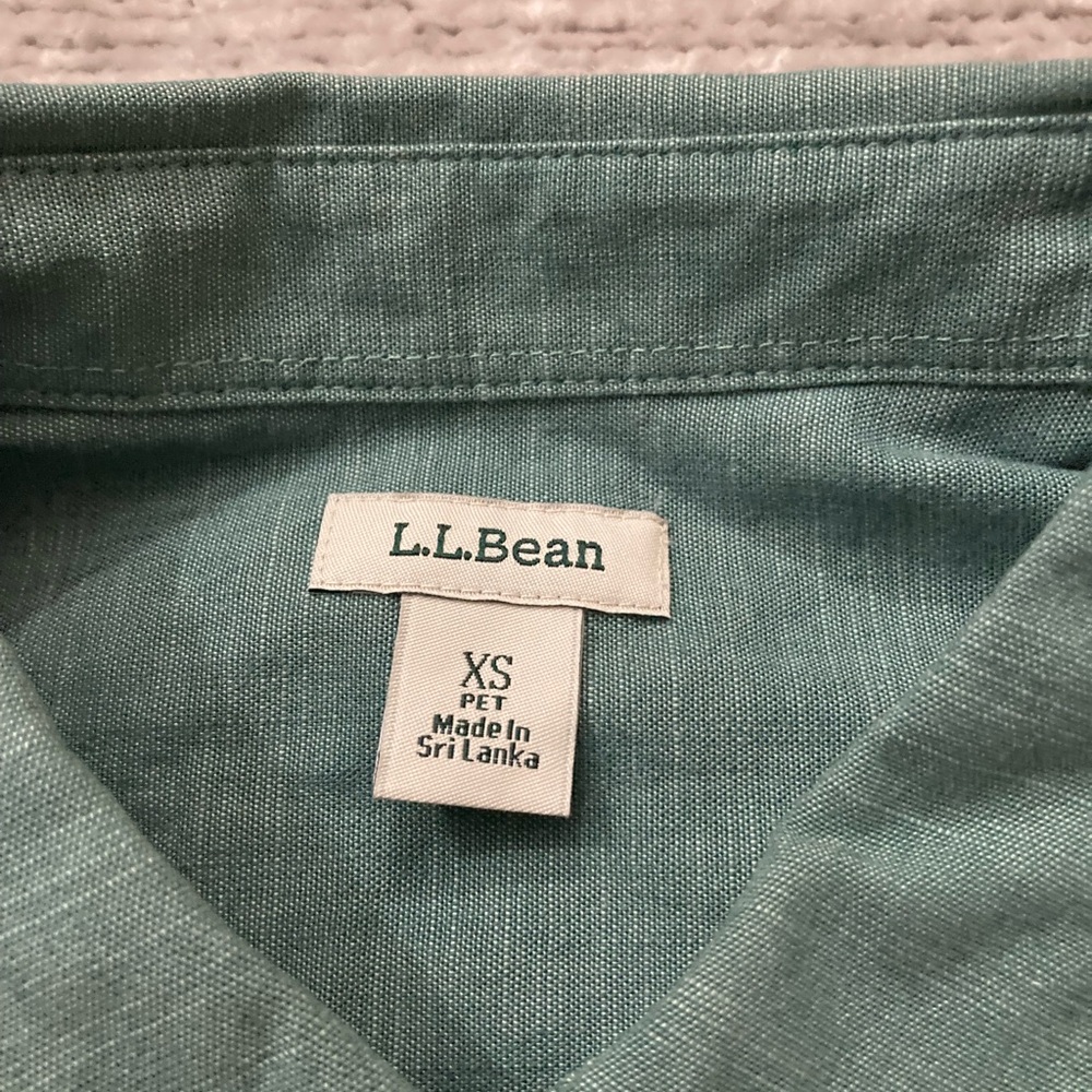 L.L. Bean Green Button Up Shirt Relaxed Fit Classic Quality New England NWOT - Picture 3 of 10